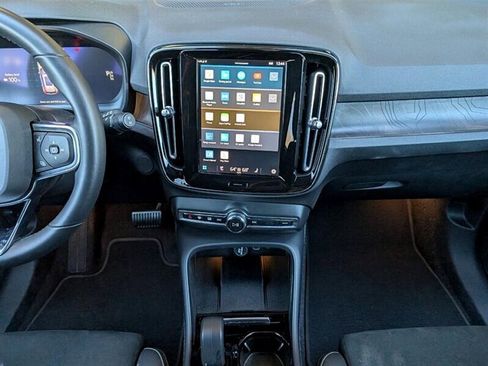 Used 2023 Volvo XC40 Recharge Ultimate image 20