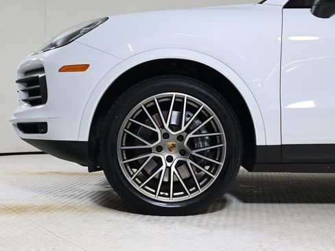 Used 2023 Porsche Cayenne Platinum Edition image 30