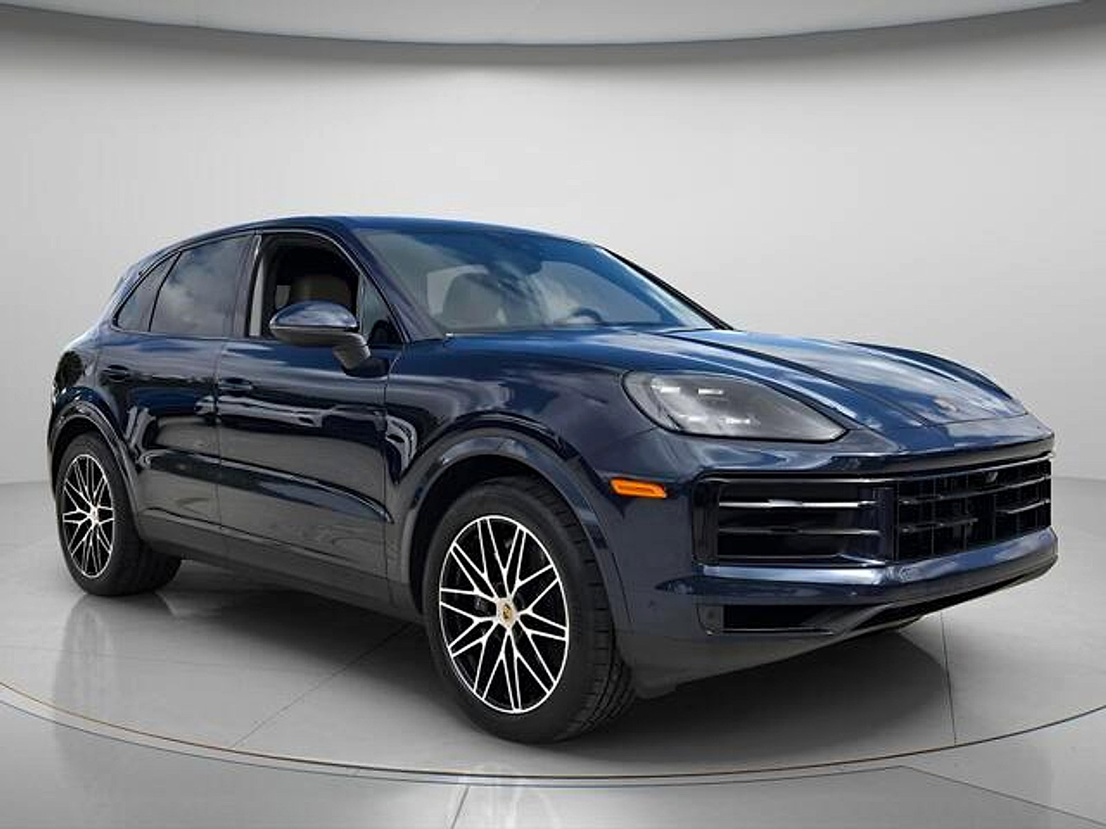 Used 2025 Porsche Cayenne AWD/4WD image 8