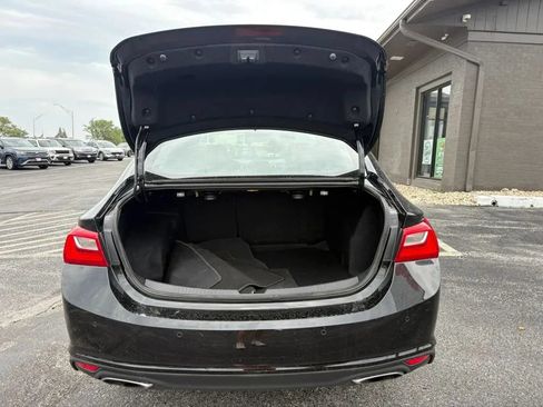 Used 2018 Chevrolet Malibu Premier w/ Premier Sun and Wheel Package FWD image 10