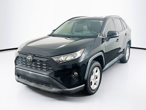 Used 2021 Toyota RAV4 XLE FWD image 3