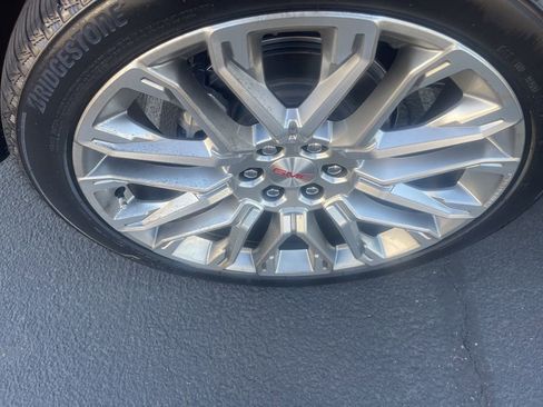 Used 2026 GMC Yukon Denali w/ Denali Reserve Package image 11