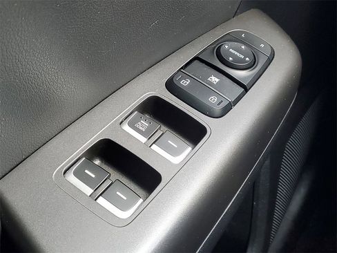 Used 2020 Kia Sportage LX image 16