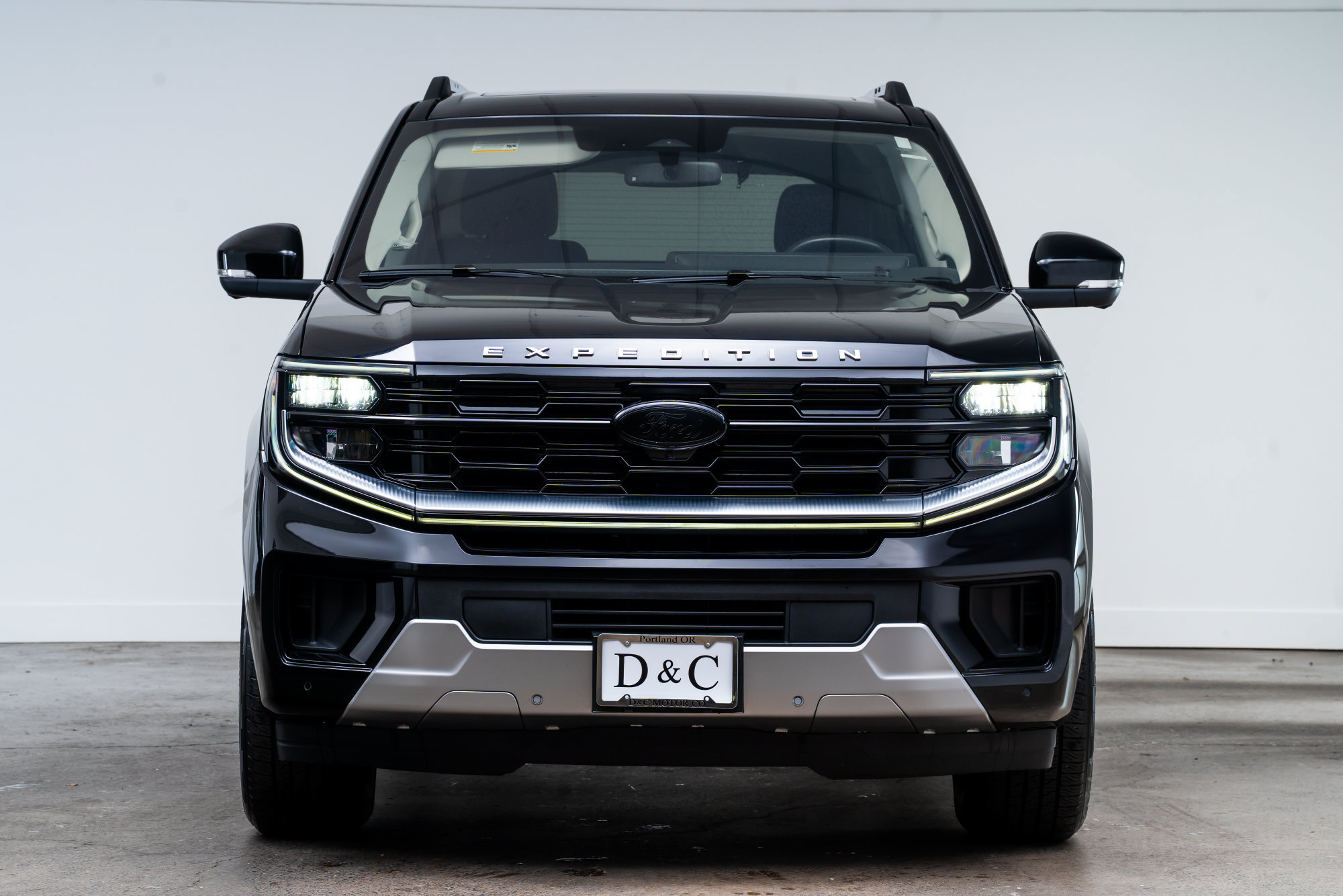 Used 2025 Ford Expedition Platinum AWD/4WD image 2
