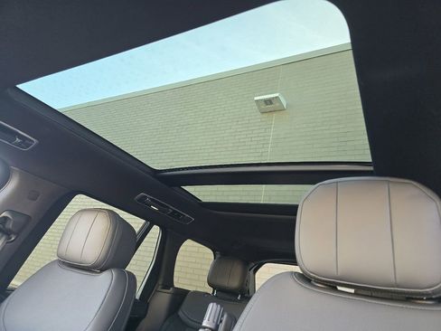 New 2025 Land Rover Range Rover SE AWD/4WD image 3