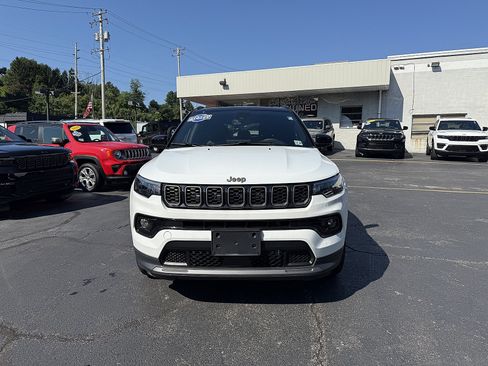 Used 2025 Jeep Compass Limited w/ Sun & Sound Group AWD/4WD image 2