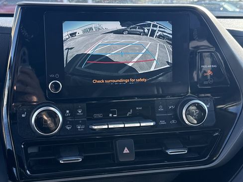 Used 2023 Toyota Highlander XLE image 31