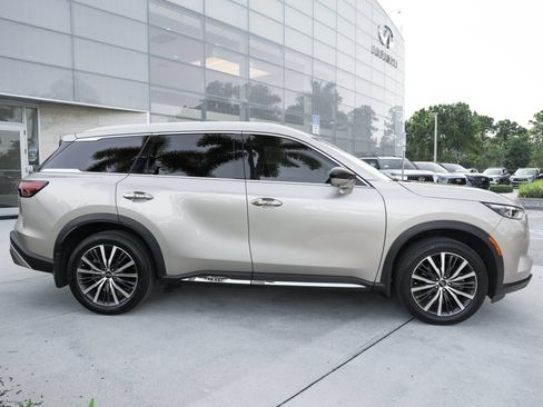 Used 2023 INFINITI QX60 Sensory w/ Vision Package FWD image 11