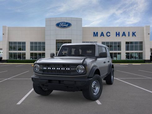 New 2025 Ford Bronco 4-Door image 2
