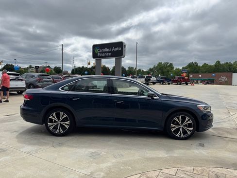 Used 2021 Volkswagen Passat 2.0T SE image 5