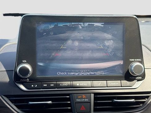 Used 2024 Nissan Altima 2.5 SV FWD image 13