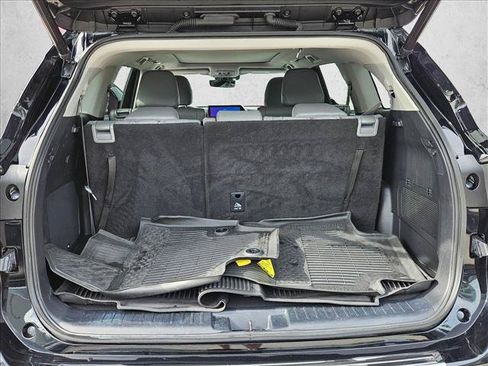 Used 2023 Toyota Highlander Platinum FWD image 6