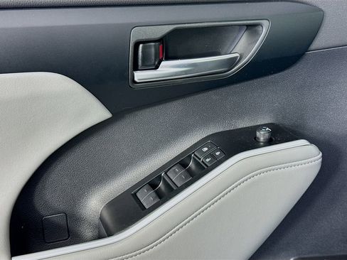 New 2026 Toyota Highlander XLE image 19