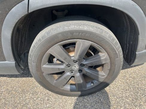 Used 2023 Honda Pilot Sport image 11