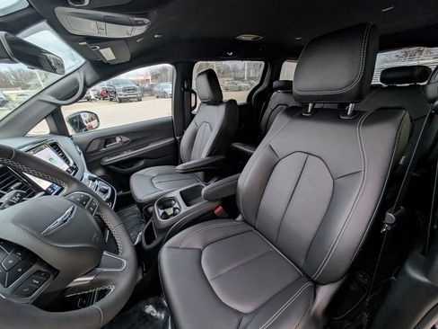 New 2026 Chrysler Voyager LX image 13
