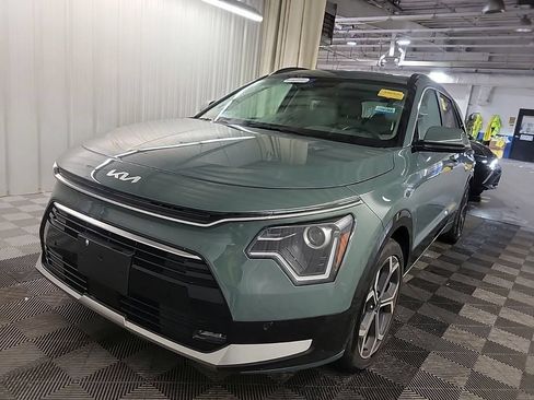 Used 2023 Kia Niro EX Touring FWD image 2