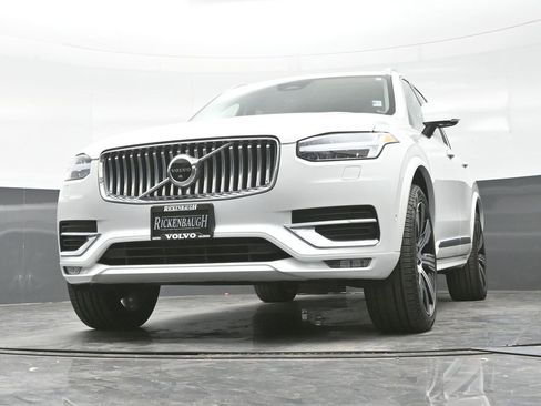 Used 2023 Volvo XC90 B6 Ultimate w/ Lounge Package image 24