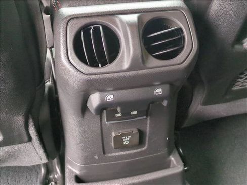 Used 2023 Jeep Wrangler Unlimited Rubicon image 19