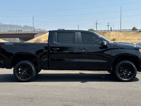 Used 2023 Chevrolet Silverado 1500 LT Trail Boss w/ LT Trail Boss Premium Package AWD/4WD image 2