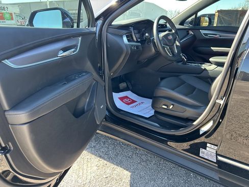 Used 2025 Cadillac XT5 Luxury image 10