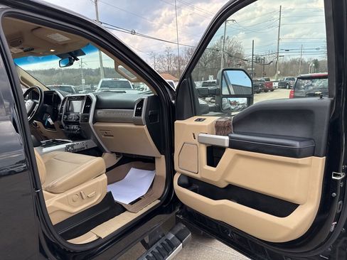 Used 2018 Ford F350 Lariat image 43