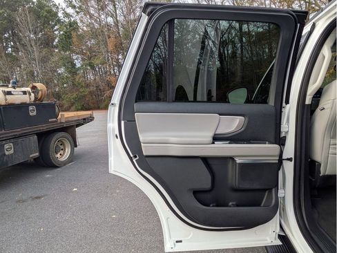 Certified 2025 Ford Expedition Active image 28