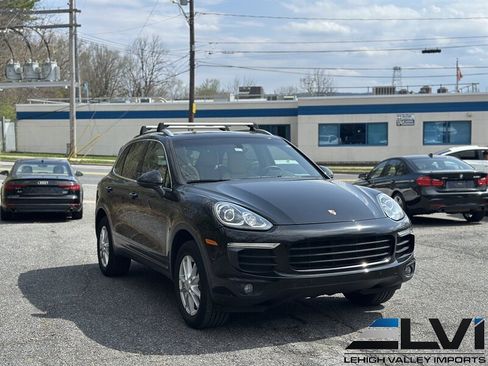 Used 2016 Porsche Cayenne AWD/4WD image 4
