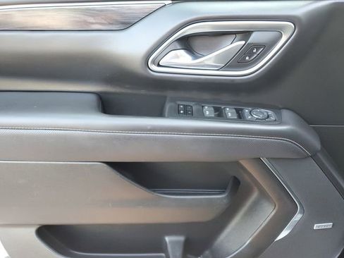 Used 2021 GMC Yukon SLT w/ SLT Premium Package image 16