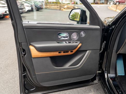 Used 2025 Rolls-Royce Cullinan image 13