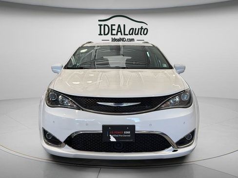 Used 2020 Chrysler Pacifica Touring-L w/ Advanced Safetytec Group FWD image 16