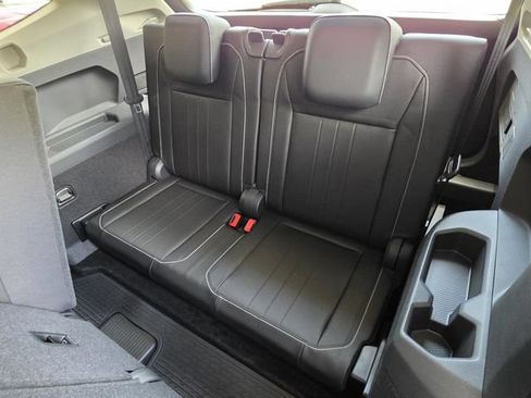 Used 2024 Volkswagen Tiguan SE FWD image 14