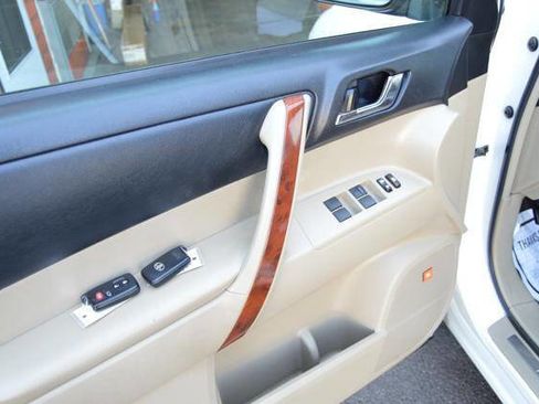 Used 2013 Toyota Highlander Limited image 61