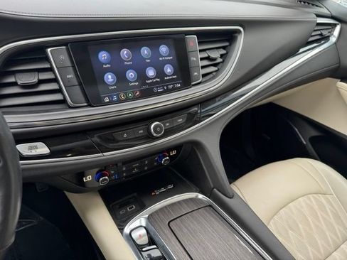 Used 2022 Buick Enclave Avenir AWD/4WD image 18