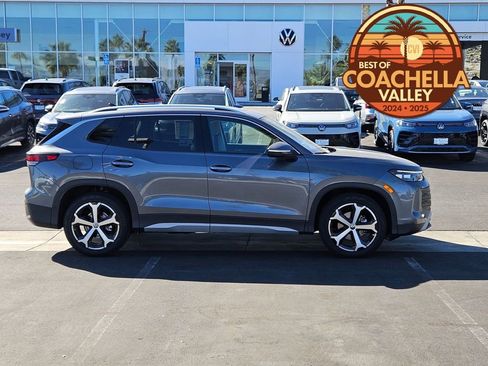 New 2026 Volkswagen Tiguan SE FWD image 2