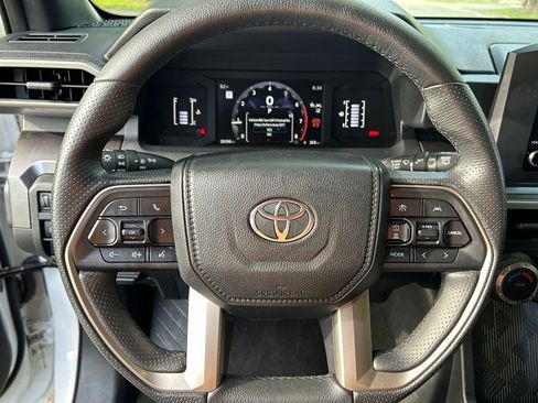 Used 2025 Toyota 4Runner SR5 AWD/4WD image 19
