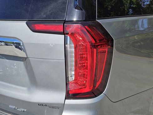 Used 2024 GMC Yukon XL SLT image 9