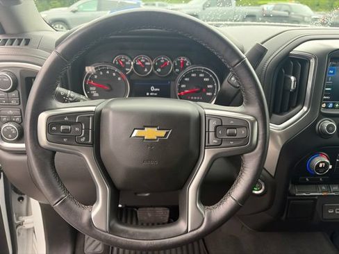 Used 2022 Chevrolet Silverado 1500 LT AWD/4WD image 15