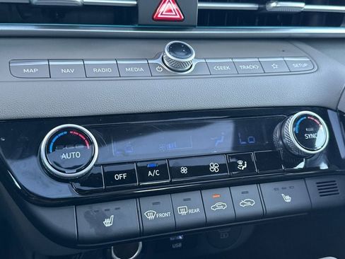 Used 2025 Hyundai Elantra SEL w/ Cargo Package image 18