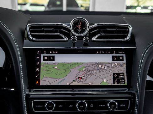 Used 2024 Bentley Bentayga Extended Wheelbase AWD/4WD image 19