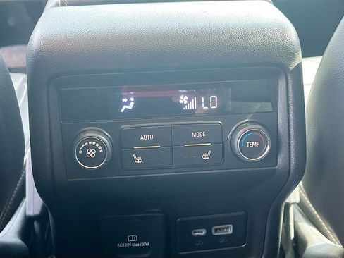 Used 2023 GMC Acadia Denali w/ Denali Ultimate Package FWD image 16