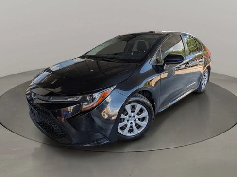 Used 2020 Toyota Corolla LE FWD image 1