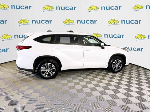 Used 2023 Toyota Highlander XLE image 8