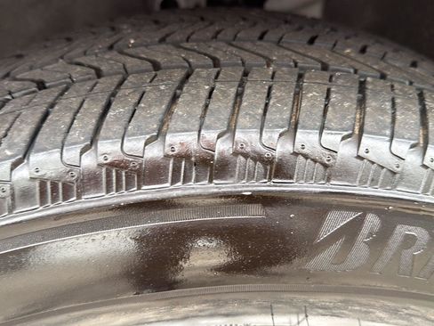 Used 2024 GMC Terrain SLE image 28