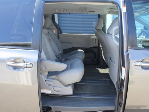 Used 2016 Toyota Sienna XLE w/ XLE Navigation Package FWD image 19