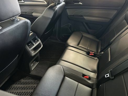 Used 2022 Volkswagen Atlas Cross Sport SEL R-Line AWD/4WD image 13