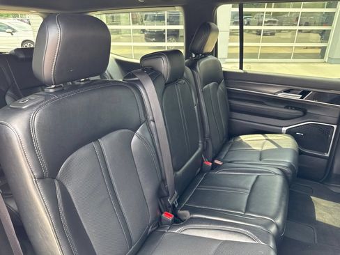 Used 2024 Jeep Wagoneer Series II w/ Flexible Seating Group AWD/4WD image 38