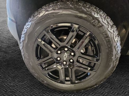 Certified 2025 Chevrolet Colorado Trail Boss w/ Midnight Edition AWD/4WD image 12