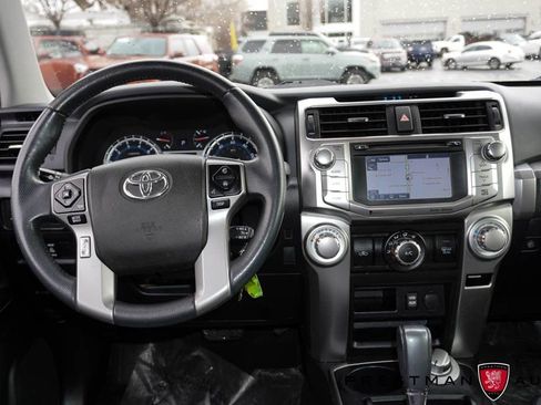 Used 2019 Toyota 4Runner SR5 Premium image 2