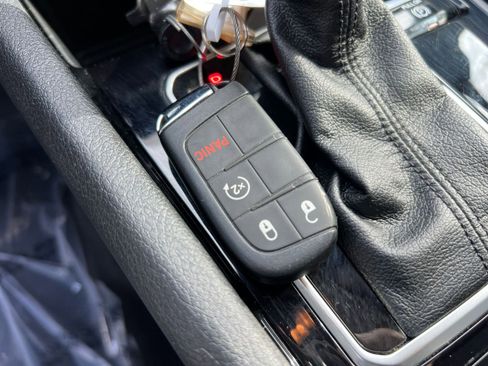 Used 2025 Jeep Compass Limited image 18