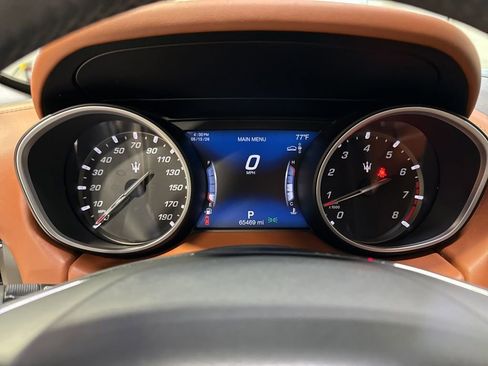 Used 2018 Maserati Levante GranLusso AWD/4WD image 13